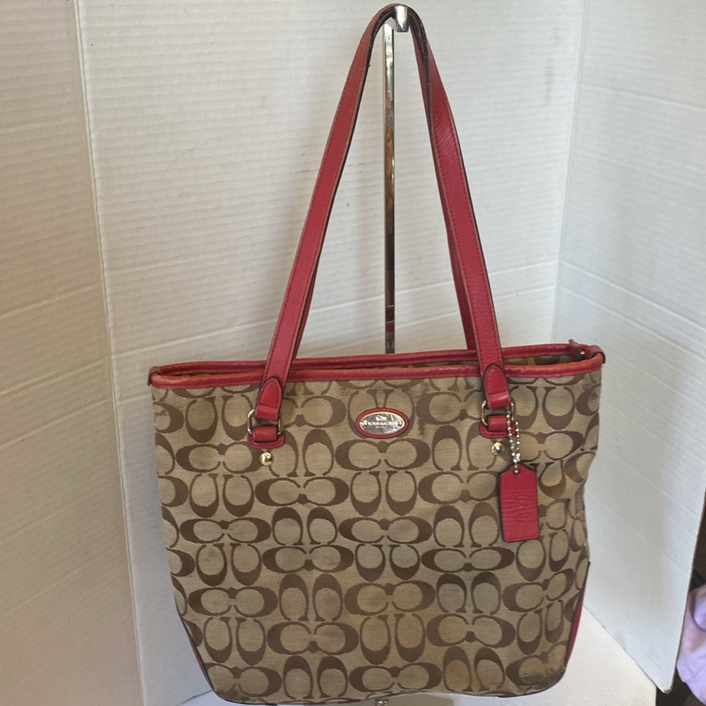 GUC. Coach outlined signature, Jacard tote bag, red leather, trim.
